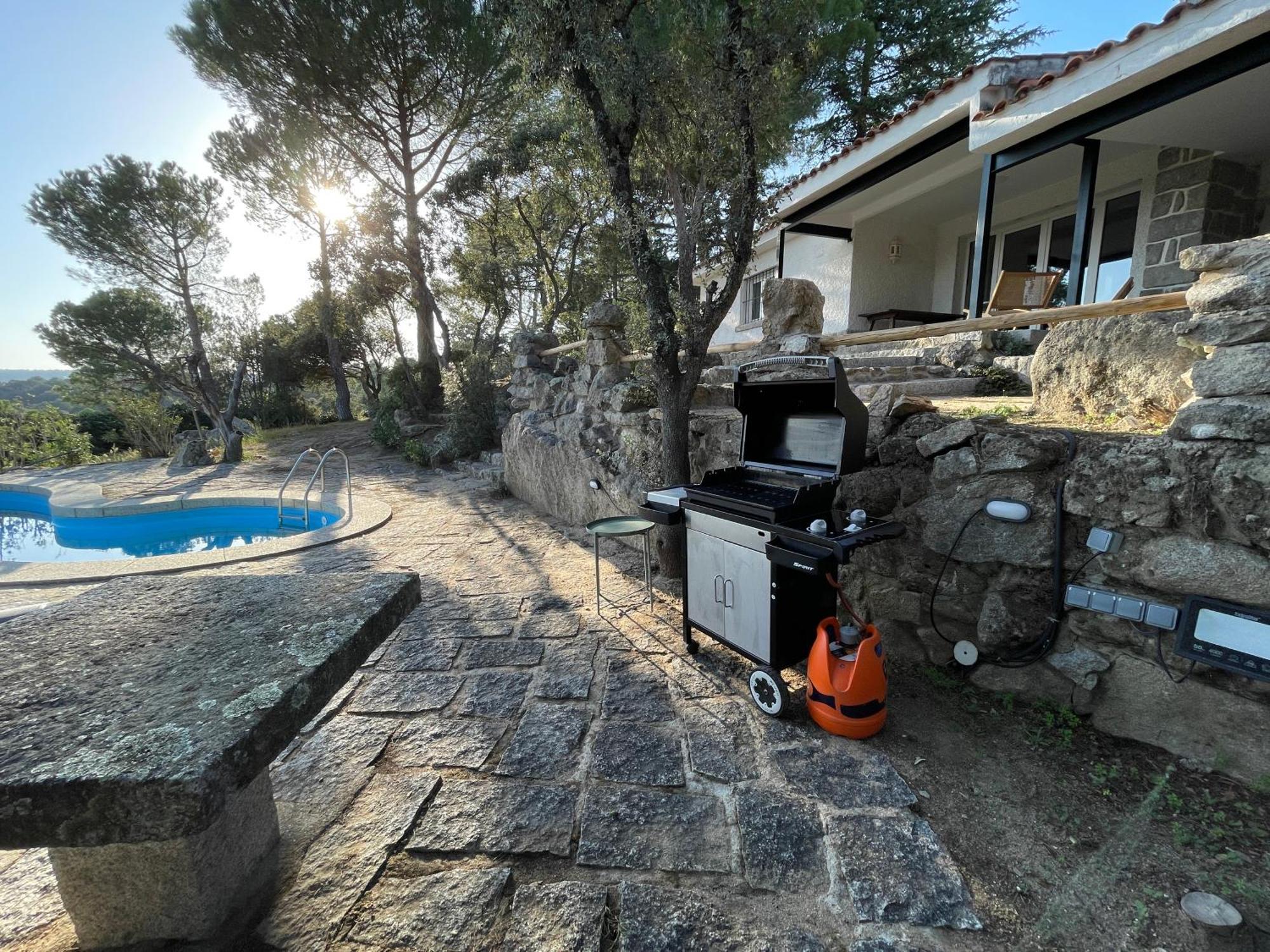 Chalet Con Piscina En Torrelodones Exterior photo