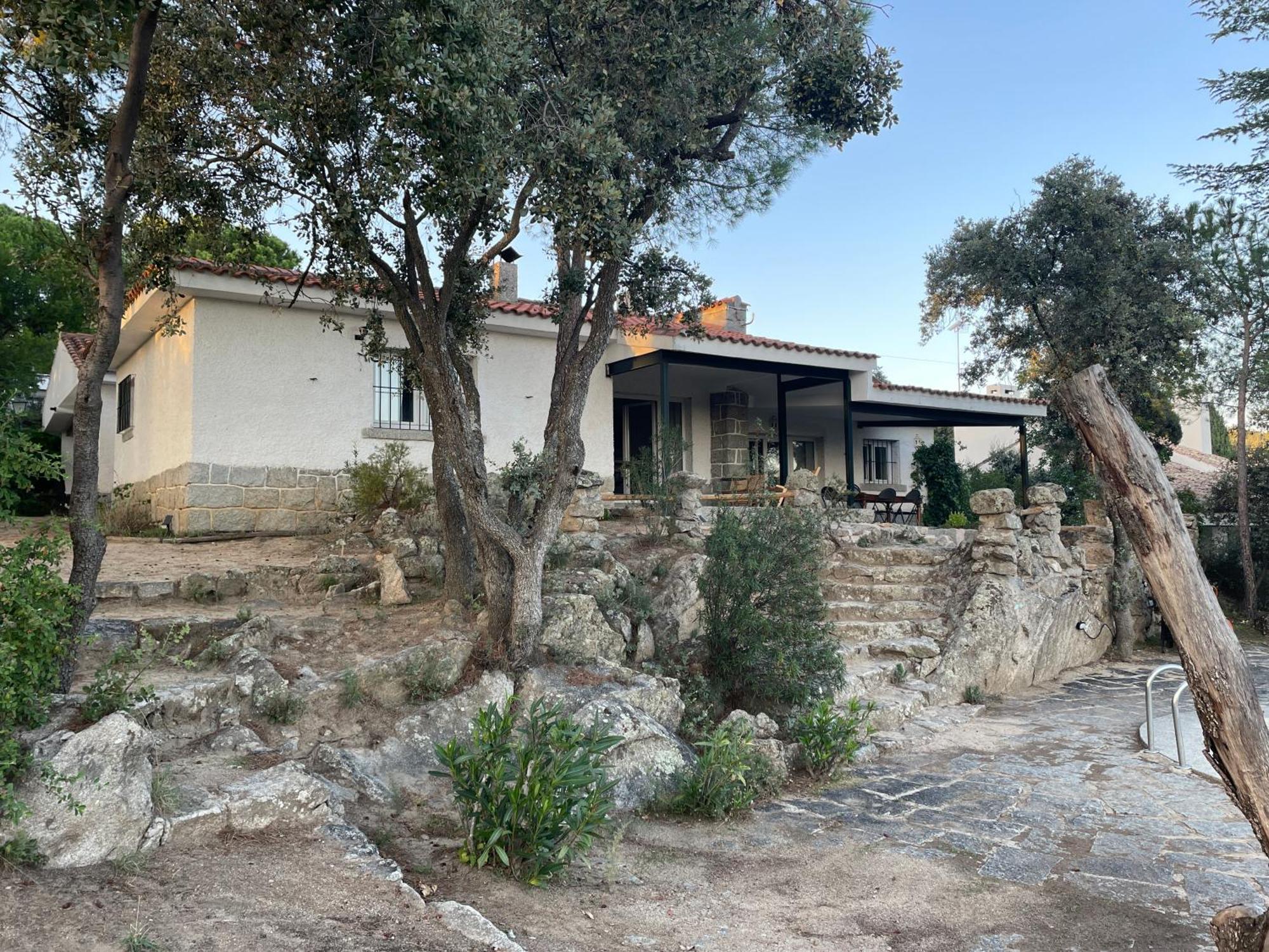 Chalet Con Piscina En Torrelodones Exterior photo