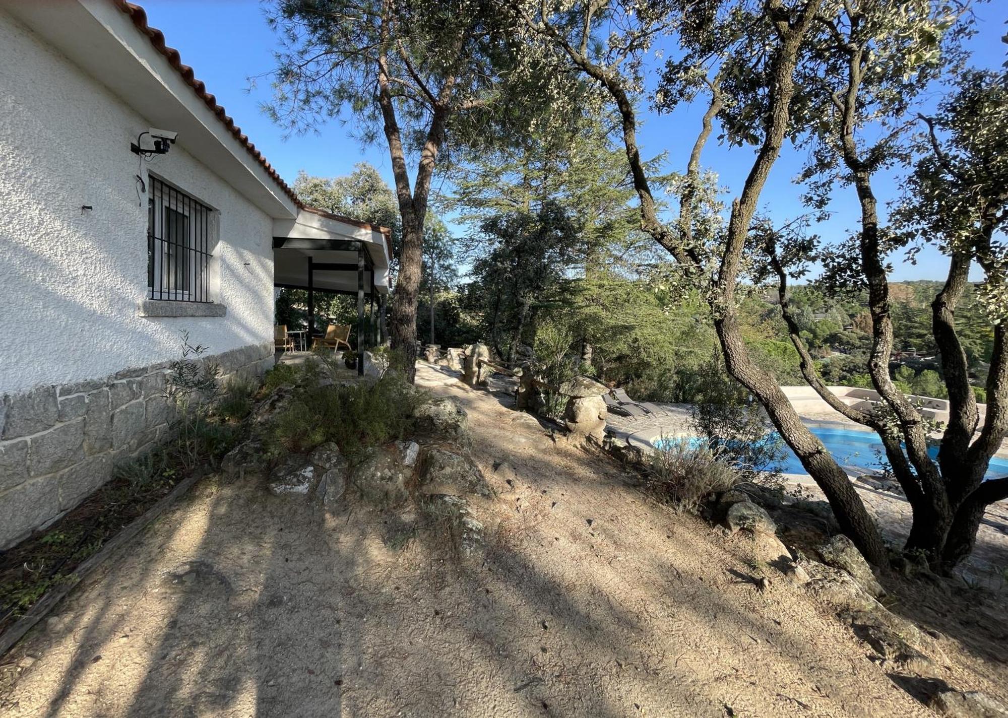 Chalet Con Piscina En Torrelodones Exterior photo