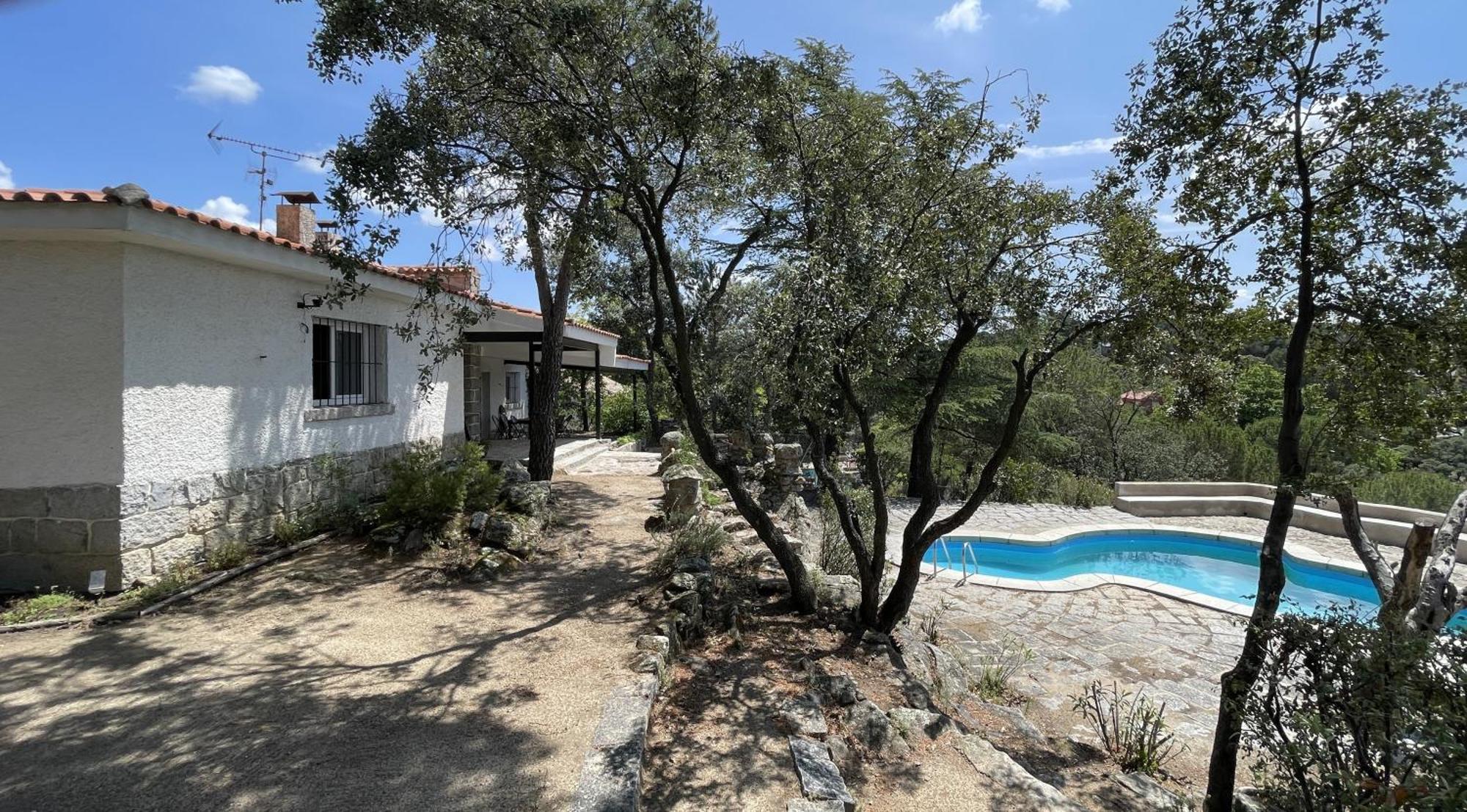 Chalet Con Piscina En Torrelodones Exterior photo